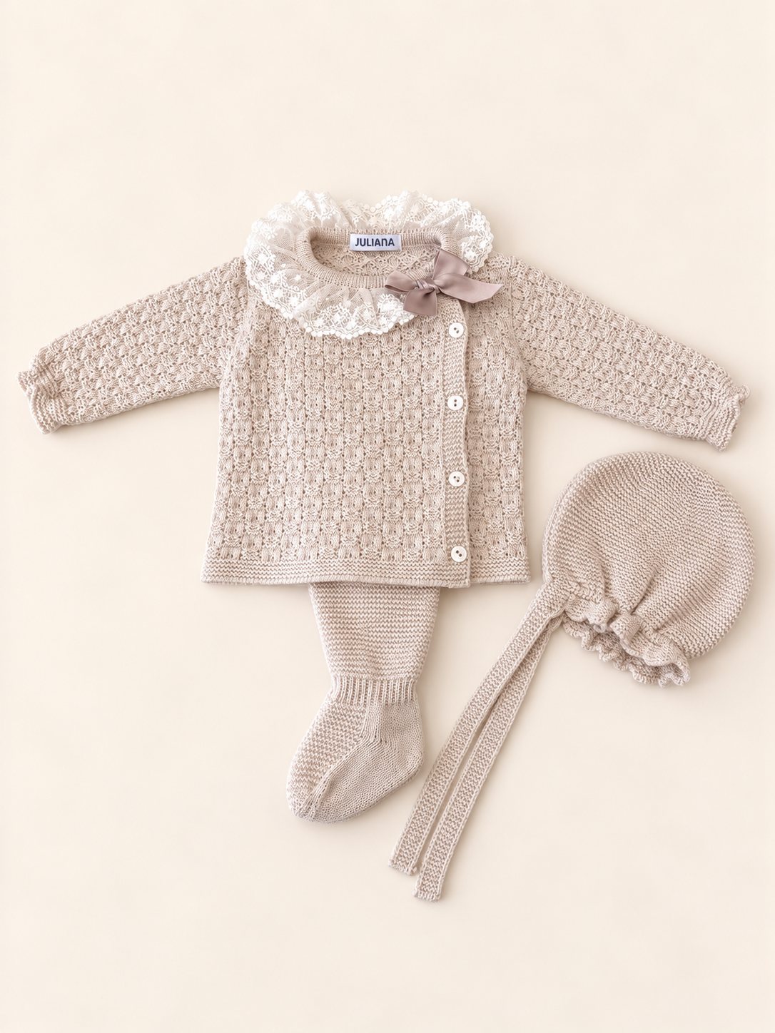Set due pezzi beige con colletto pizzo