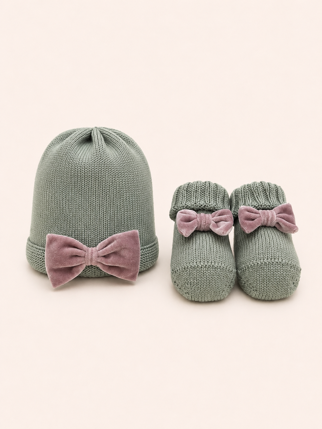 Cappellino e scarpette